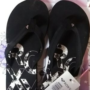 Roxy flip flops size 7